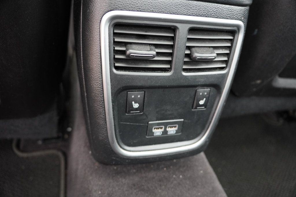Used 2017 Chrysler 300 C Platinum w/ Safetytec Plus Group AWD/4WD image 4