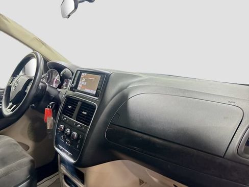 Used 2018 Dodge Grand Caravan SE FWD image 22