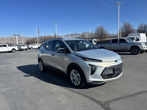 Used 2023 Chevrolet Bolt EUV LT w/ Comfort Package image 7