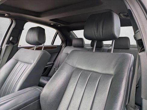 Used 2014 Mercedes-Benz E 550 4MATIC Sedan image 10