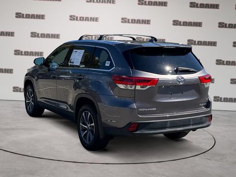 Used 2019 Toyota Highlander XLE AWD/4WD image 3