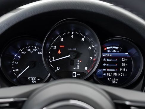 Used 2025 Porsche Macan image 16