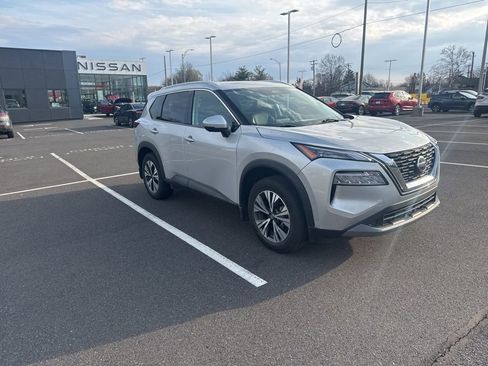 Used 2021 Nissan Rogue SV w/ Premium Package image 2