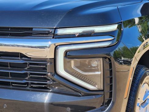 Used 2025 Chevrolet Suburban LS RWD image 16