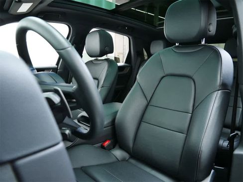 Used 2025 Porsche Cayenne image 5