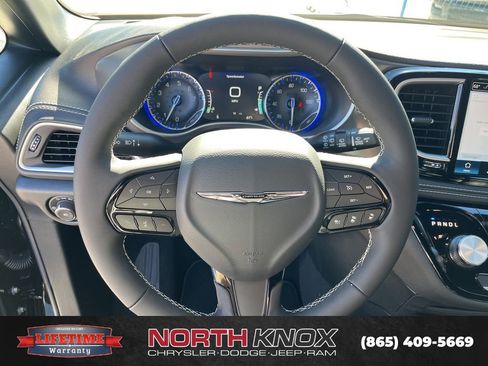 New 2026 Chrysler Pacifica Select image 8