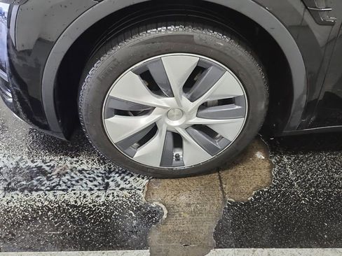 Used 2023 Tesla Model Y Long Range image 9