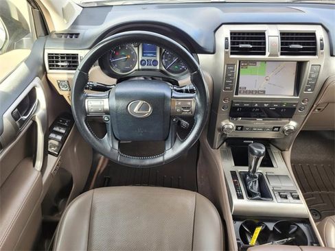 Used 2017 Lexus GX 460 image 19