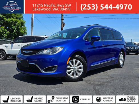 Used 2018 Chrysler Pacifica Touring-L FWD image 1