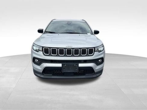 Used 2024 Jeep Compass Latitude AWD/4WD image 2