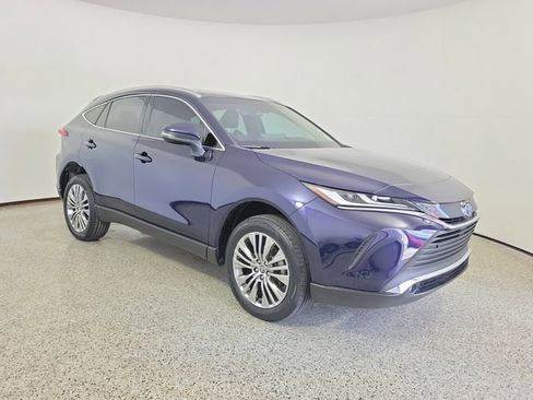 Used 2024 Toyota Venza XLE AWD/4WD image 4