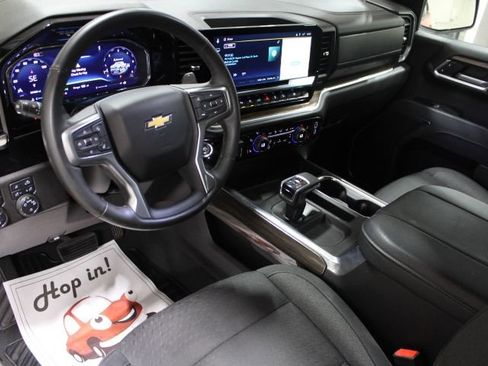 Used 2025 Chevrolet Silverado 1500 LT AWD/4WD image 45