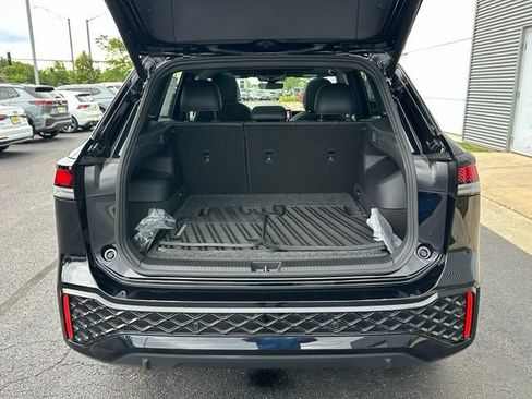Certified 2025 Volkswagen Tiguan SE R-Line AWD/4WD image 16