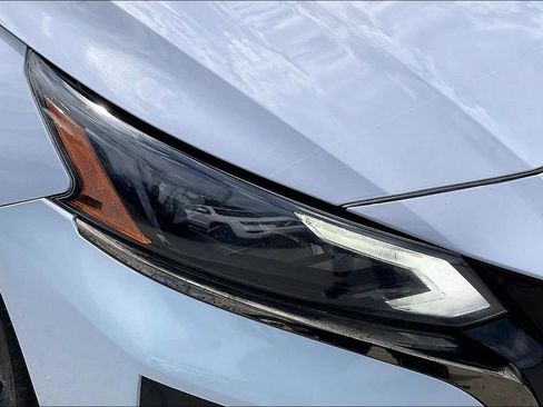Used 2023 Nissan Altima 2.5 SR FWD image 39