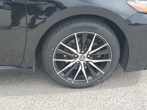 Used 2022 Toyota Camry SE image 6