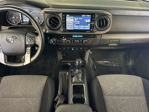 Used 2023 Toyota Tacoma TRD Off-Road w/ Technology Package AWD/4WD image 17