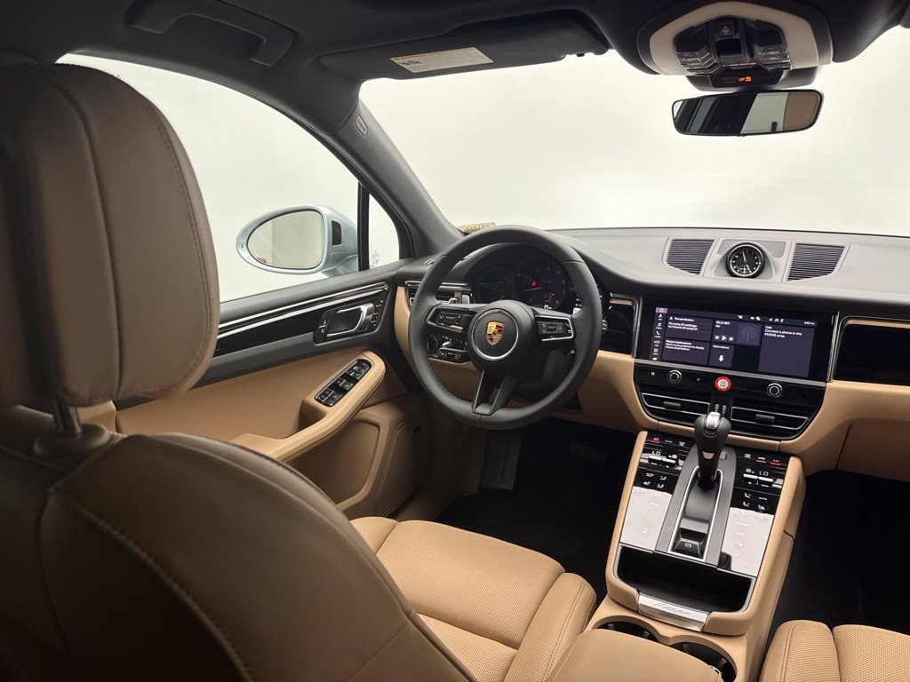 Used 2026 Porsche Macan AWD/4WD image 12