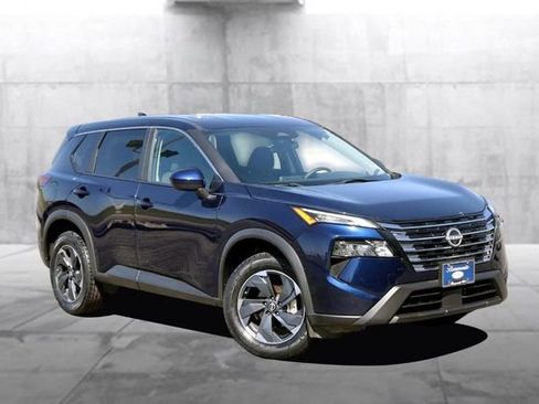 Used 2024 Nissan Rogue SV FWD image 2