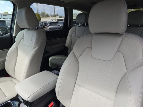 Used 2025 Kia Telluride EX image 23