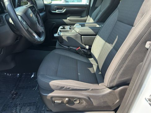Used 2023 Chevrolet Silverado 1500 LT w/ Z71 Off-Road Package AWD/4WD image 6