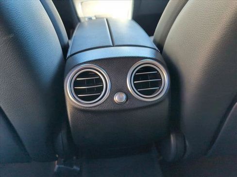 Used 2022 Mercedes-Benz GLC 300 4MATIC image 18