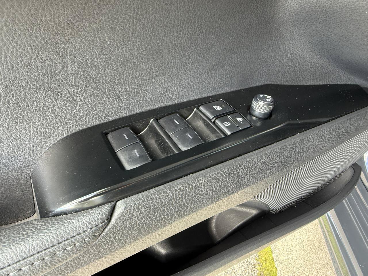 Used 2025 Toyota Camry XSE FWD image 10