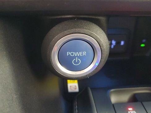 Used 2022 Toyota Venza LE image 31