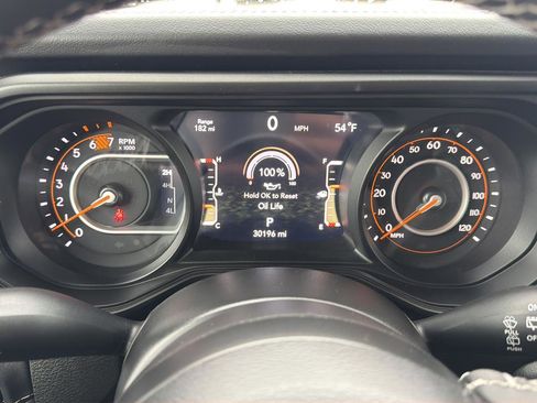 Used 2025 Jeep Wrangler Unlimited Rubicon AWD/4WD image 24