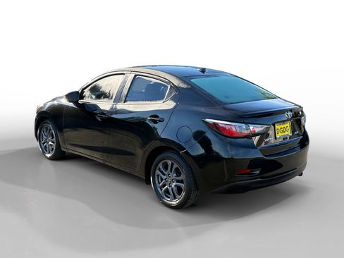 Used 2020 Toyota Yaris XLE image 3