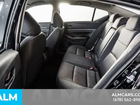 Used 2025 Nissan Altima 2.5 SV FWD image 17