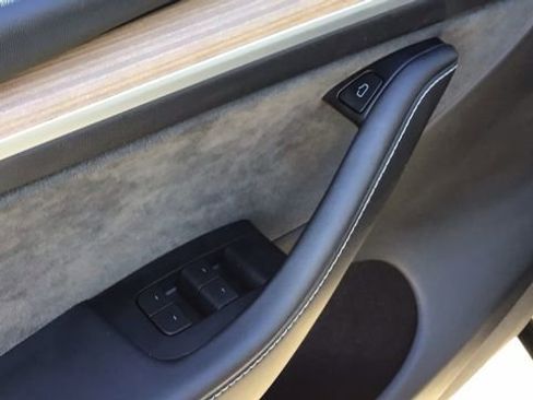 Used 2024 Tesla Model Y Long Range image 17