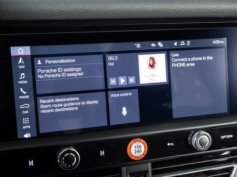 Certified 2025 Porsche Macan image 14