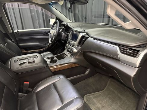 Used 2018 Chevrolet Suburban LT image 21