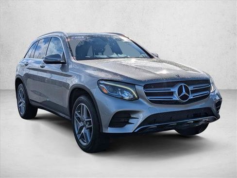 Used 2019 Mercedes-Benz GLC 300 4MATIC image 3
