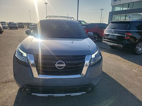 Used 2022 Nissan Pathfinder Platinum w/ Cargo Package image 5