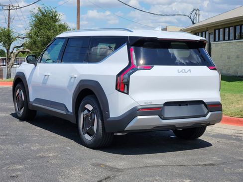 New 2026 Kia EV9 Wind image 5