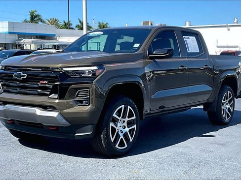 Used 2024 Chevrolet Colorado Z71 w/ Z71 Convenience Package 2 AWD/4WD image 2