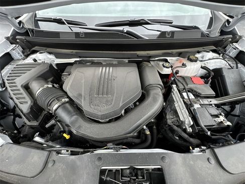 Used 2025 Chevrolet Traverse RS image 27