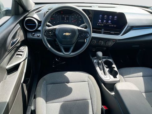 Used 2025 Chevrolet Trax LS w/ LS Convenience Package FWD image 20