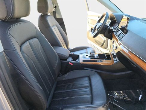 Used 2023 Audi Q5 2.0T Premium w/ Convenience Package image 12