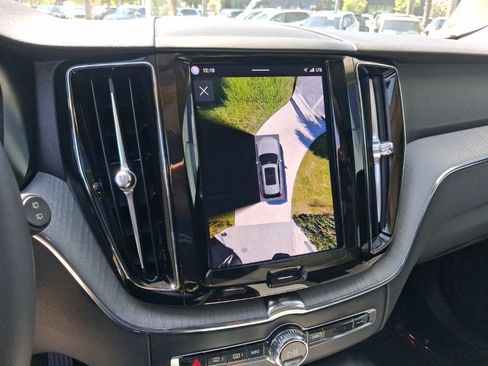 Used 2025 Volvo XC60 B5 Plus image 21