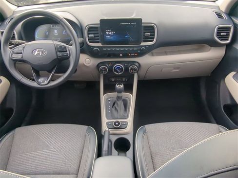 Used 2023 Hyundai Venue Limited image 12