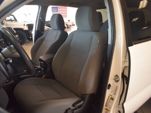 Used 2017 Toyota Tacoma SR AWD/4WD image 61