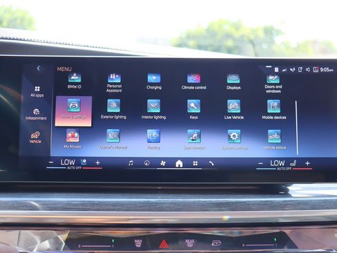 Used 2023 BMW i7 xDrive60 AWD/4WD image 26