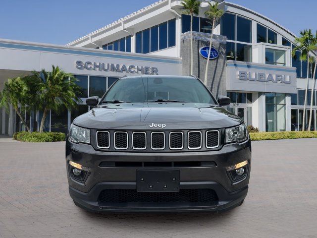 Used 2018 Jeep Compass Latitude w/ Popular Equipment Group FWD image 2