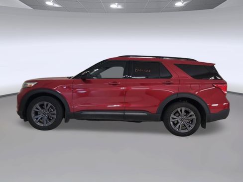 Certified 2022 Ford Explorer XLT w/ Equipment Group 202A RWD image 2