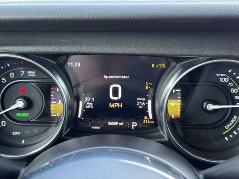 Used 2023 Jeep Wrangler Unlimited Sahara w/ Cold Weather Group AWD/4WD image 17