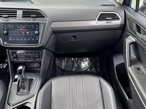Used 2024 Volkswagen Tiguan SE image 29