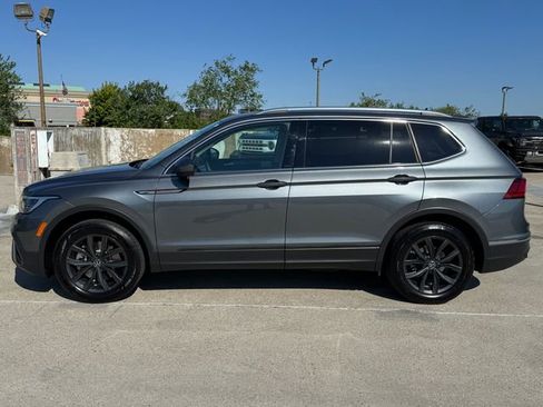 Used 2024 Volkswagen Tiguan SE FWD image 11