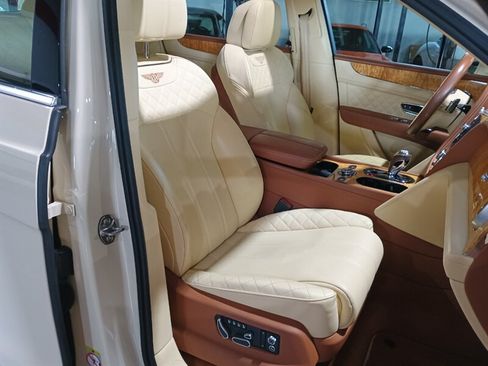 Used 2019 Bentley Bentayga AWD/4WD image 40
